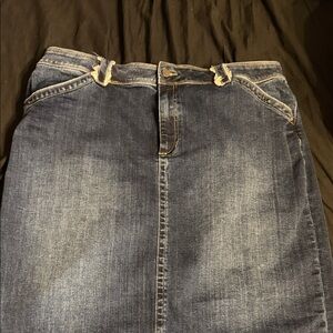 Woman’s Wash lab Blue denim frayed jeans Skirt size 34